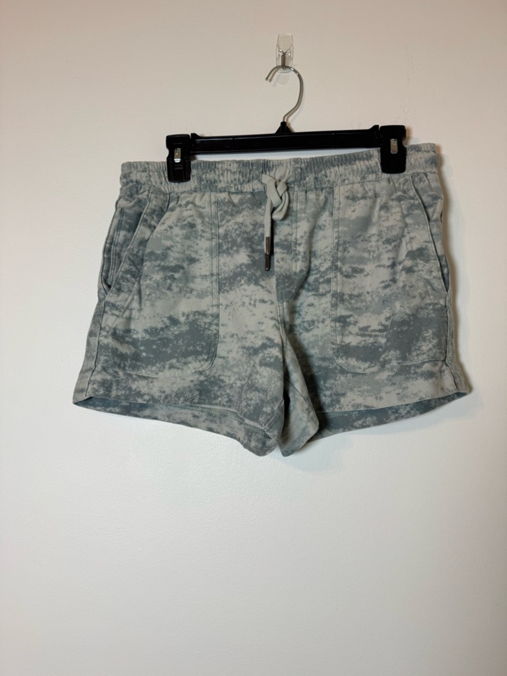 Athleta Farallon Tie Dye Lounge Shorts Gray Size M NWOT
